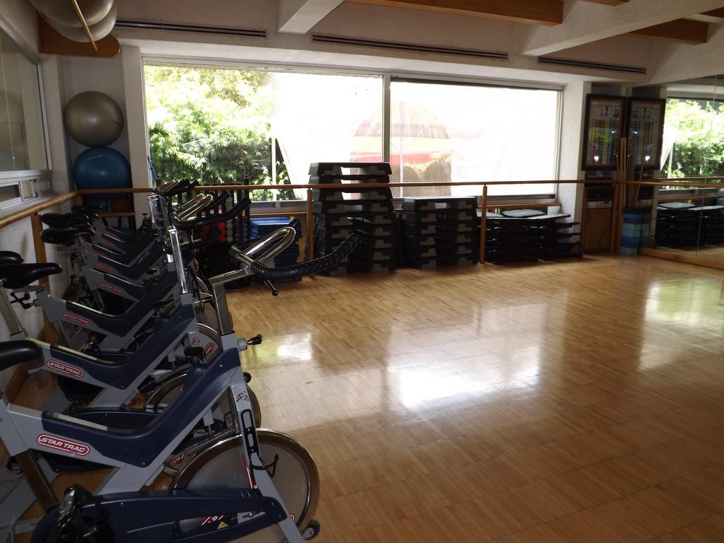 Royal Pedregal Hotel Kota Meksiko Bagian luar foto The gym at the school