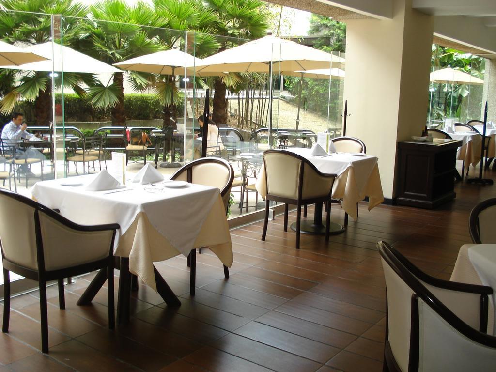 Royal Pedregal Hotel Kota Meksiko Bagian luar foto The interior of the restaurant